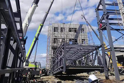 快馬加鞭未下鞍，驚回首，離天三尺三！